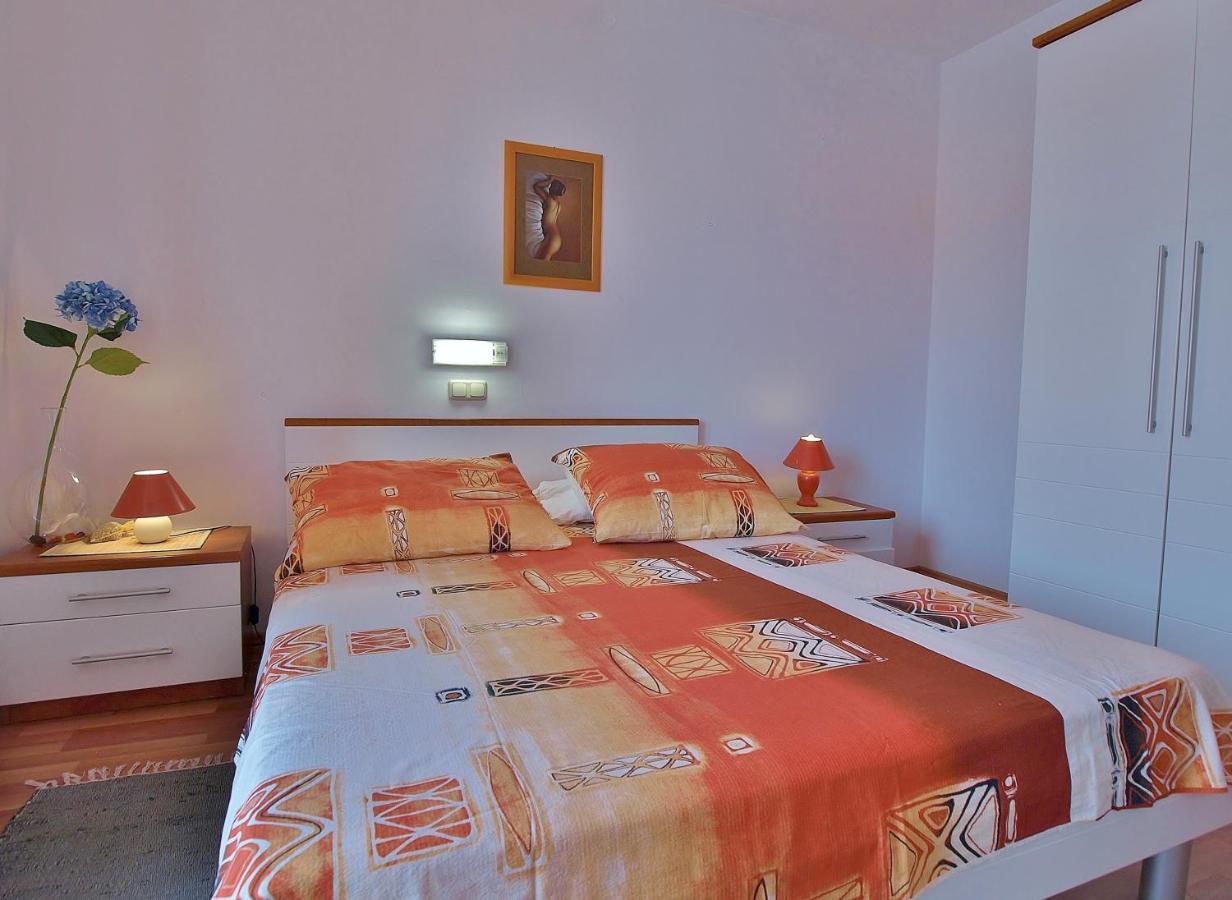Apartments Biserka 라브 외부 사진