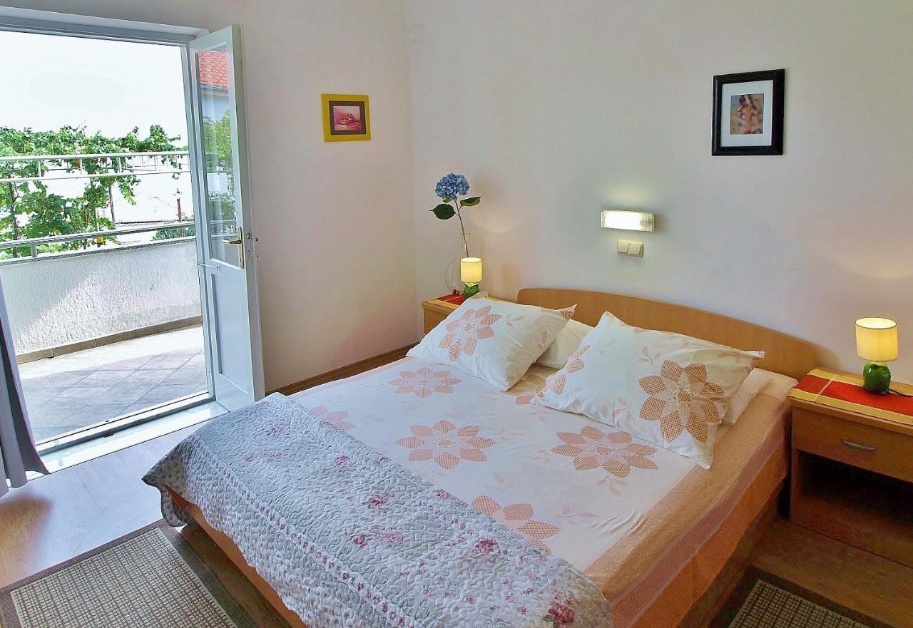 Apartments Biserka 라브 외부 사진