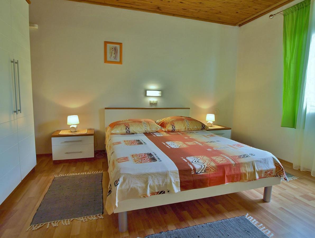 Apartments Biserka 라브 외부 사진