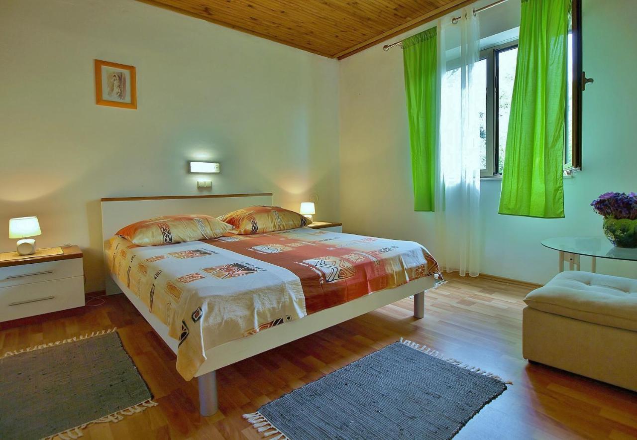 Apartments Biserka 라브 외부 사진