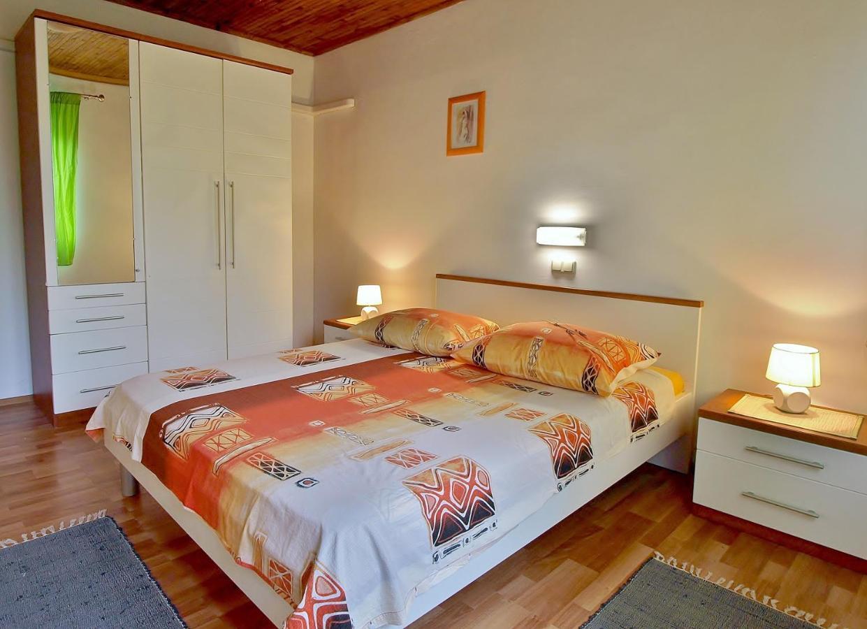 Apartments Biserka 라브 외부 사진