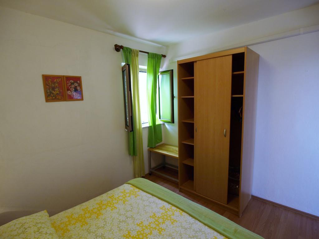 Apartments Biserka 라브 외부 사진