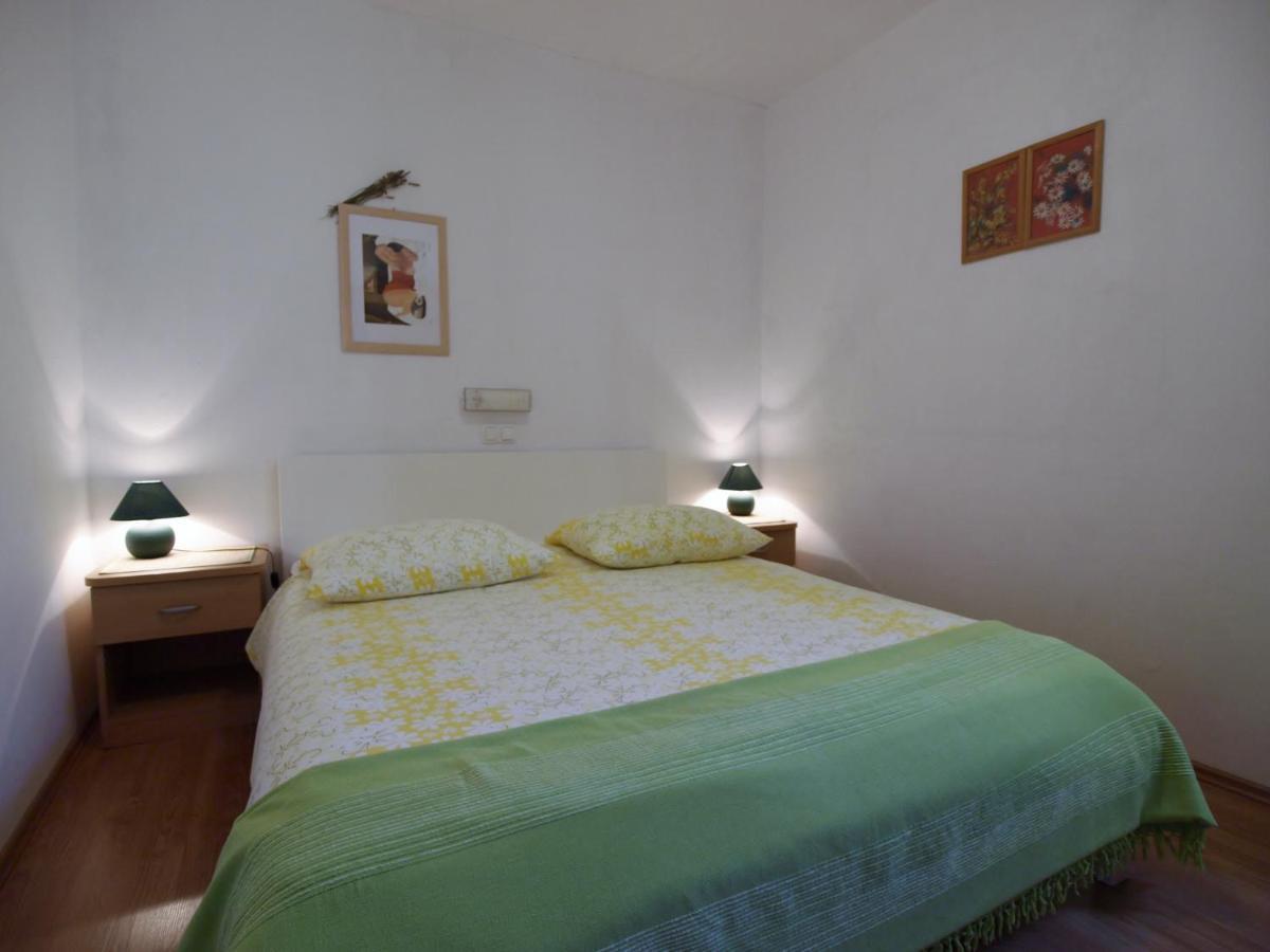 Apartments Biserka 라브 외부 사진